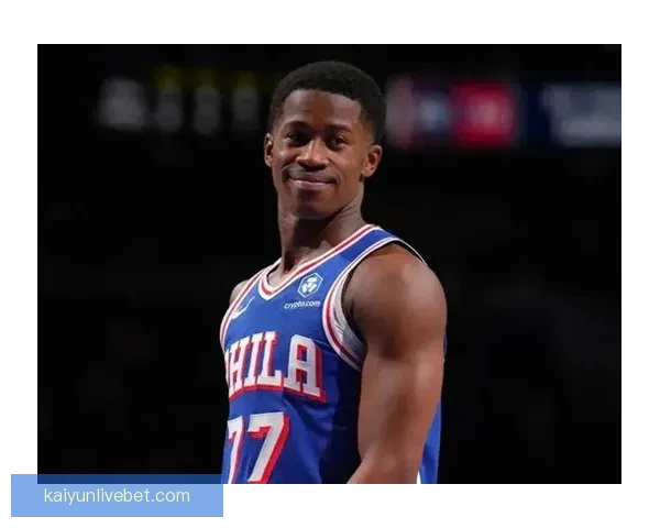 埃奇库姆伤愈复出砍下22分13篮板 76人连续两季横扫爵士 贝利豪取25分