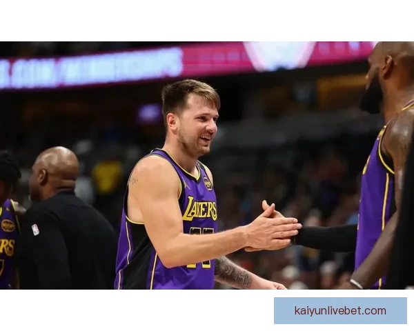 湖人首节崩盘大比分落后雷霆 东契奇状态低迷里夫斯伤情成疑